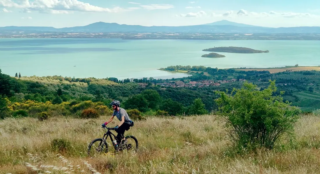 la ciclopista attorno al lago Trasimeno