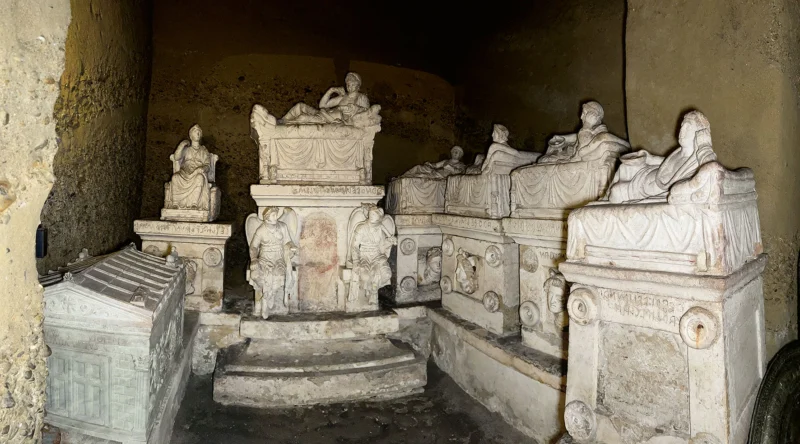 Perugia, sarcofagi patrizi all'ipogeo dei Volumni (III-I sec. AC)